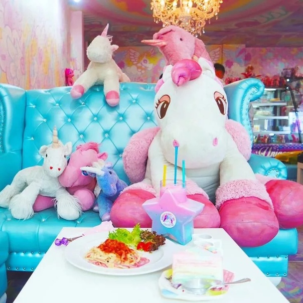 кафе в стиле розового единорога. единорог магазин. лавка единорога. единорог. кафе магазин единорог.