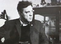 заксобрание красноярского края. областной газеты «молот». книжная выставка к юбилею писателей в библиотеке. писатели и поэты красноярского края. русаков писатель красноярск.