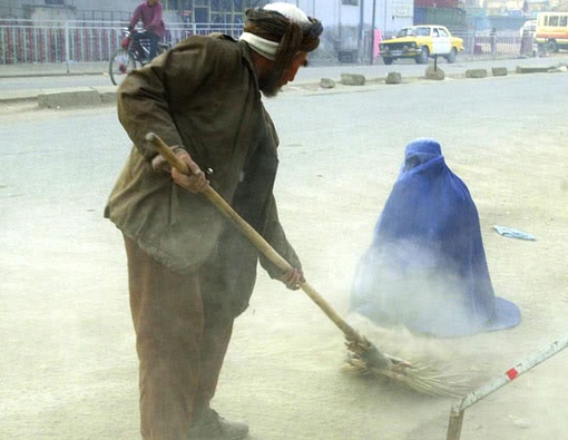 Мазари-шариф афганистан. Афганистан кабул женщины. Афганские женщины. Забивание камнями в афганистане. В афганистане разрешили забивать женщин камнями.