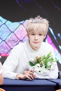 Сонхва ateez. Ateez wooyoung. Минхек эдэмов сад. Минхек эдэмов сад. Monsta x minhyuk.