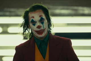 сцена джокера. джокер кровавая улыбка хоакин феникс. джокер 2019 артур. джокер хоакин феникс курящий. джокер 2019 хоакин феникс и мюррей.