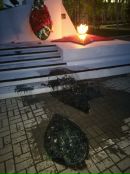 сожгли мемориал. штраф за порчу памятников вов. сожгли мемориал.