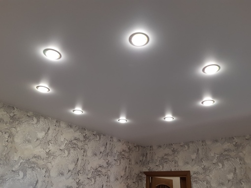 Gx53 натяжной. светодиодные светильники экола gx53 в потолке в интерьере. натяжной потолок матовый со светильниками. Gx53 в натяжном потолке. Gx53 в натяжном потолке.